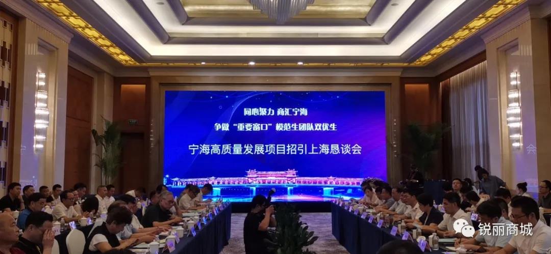 小间距LED显示屏.jpg